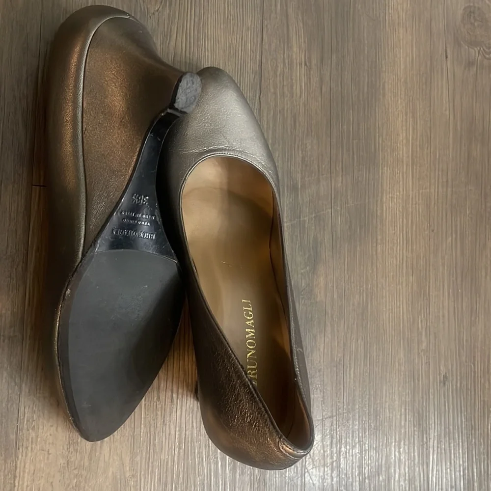 Bruno Magli Metallic Pewter Wedge Heel Sz 38 1/2